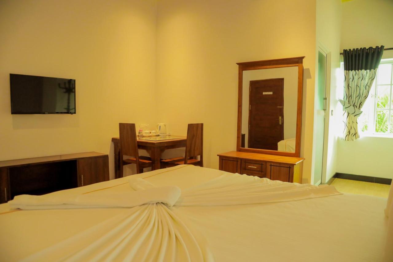 Aurora Banquet And Hotel Chilaw Exterior photo
