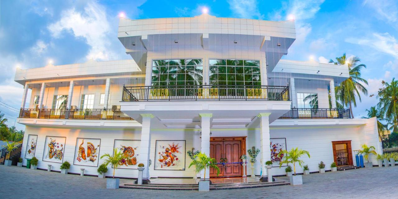 Aurora Banquet And Hotel Chilaw Exterior photo